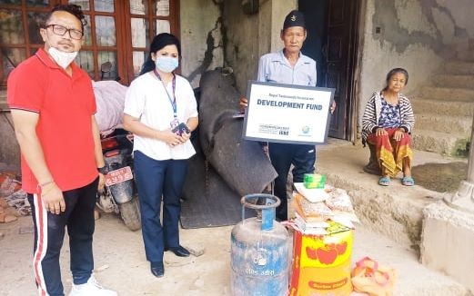 तेक्वान्दो संघका अध्यक्षद्वारा अपाङ्ग दम्पतीलाई खाद्यान्न सहयोग