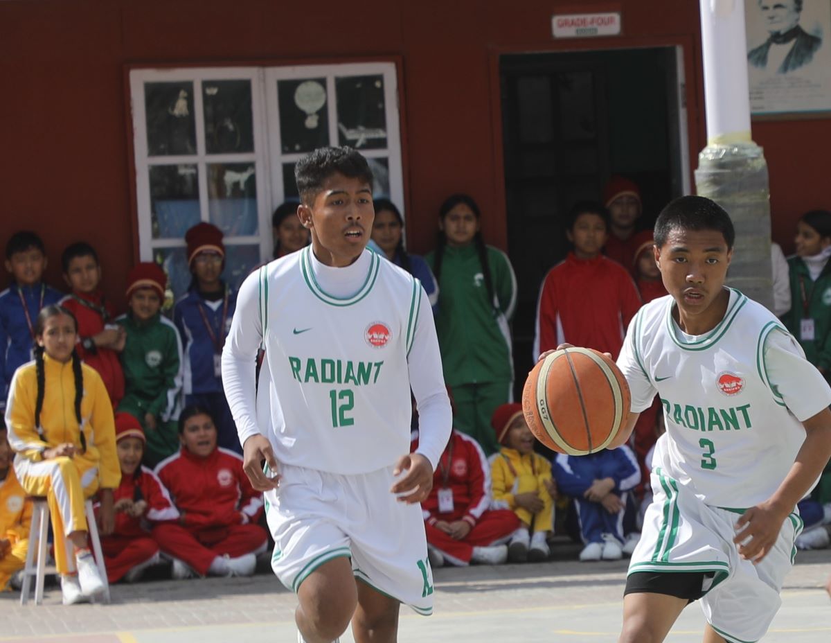 आयोजक रेडियन्ट दोहोरो उपाधिनजिक