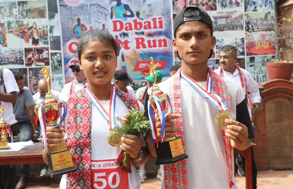 दौडमा सफल पुन र सांग्रिला श्रेष्ठ पहिलो