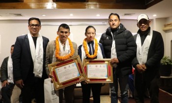 पारा तेक्वान्दोमा कास्य विजेता रेनु र प्रशिक्षक लामा सम्मानित