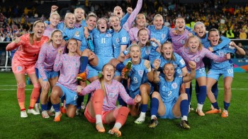 अष्ट्रेलियालाई हराउँदै इंग्ल्यान्ड महिला विश्वकपको फाइनलमा
