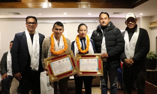 पारा तेक्वान्दोमा कास्य विजेता रेनु र प्रशिक्षक लामा सम्मानित