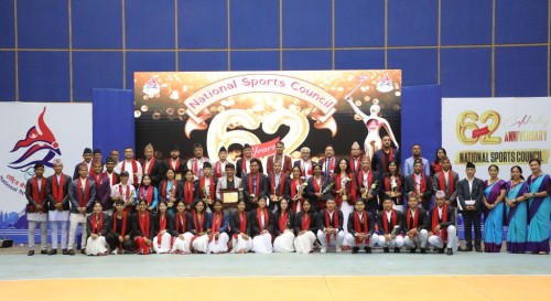 विश्वकप रजत विजेता खो खो टिम उत्कृष्ट अवार्डसहित पुरस्कृत